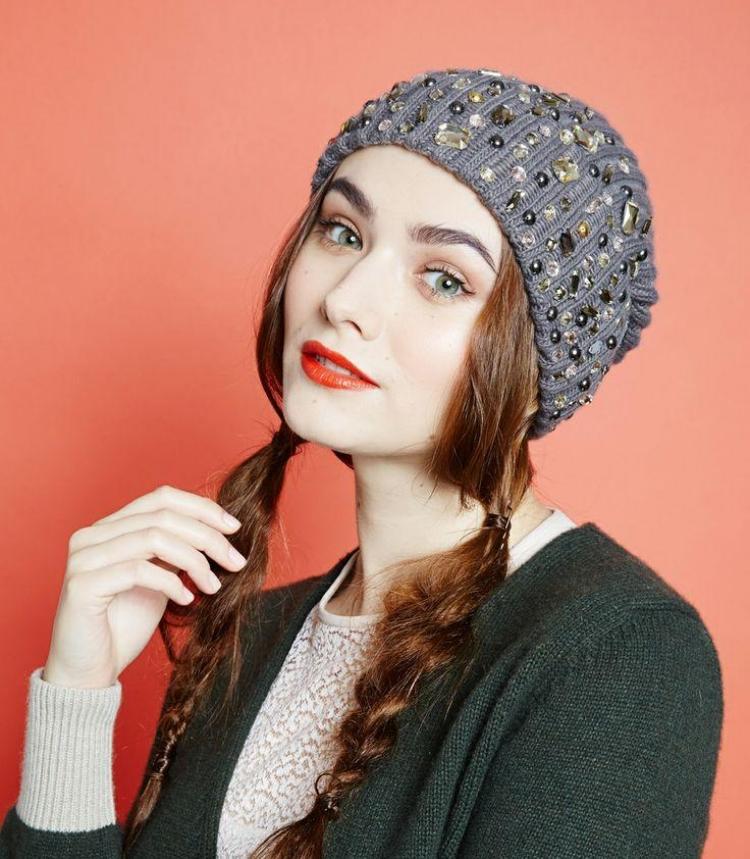 Okoreňte nápady na klobúky-flitre-kamienky-sivé klobúky