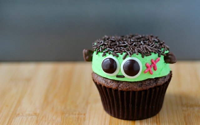 Cupcakes-for-Halloween-green-it-designs