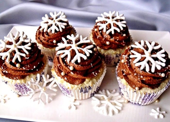 Muffinové recepty Mini čokoládové muffiny Dekorácia so snehovou hviezdou