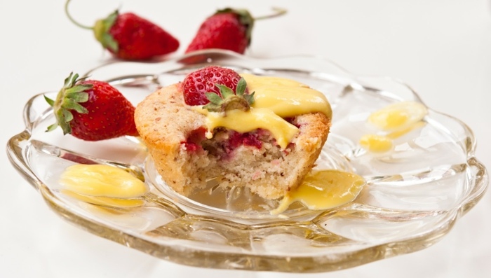 podávame-muffiny-s-jahodami