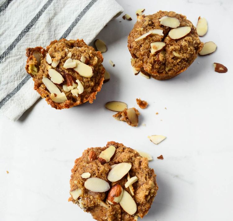 vegánske jablkovo škoricové muffiny bez vajec mandle javorový sirup jablková omáčka ľanové semienko