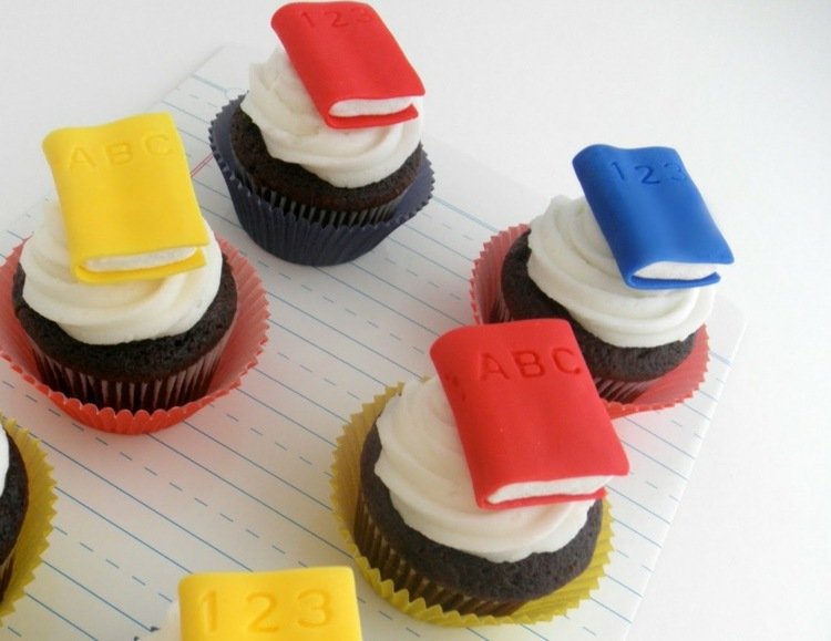 Farebné knihy od Fodant na ozdobu muffinov a košíčkov