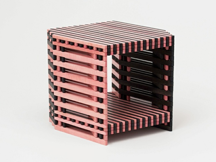 nábytok-drevený-bočný-stolík-farby-pekne nastaviteľný