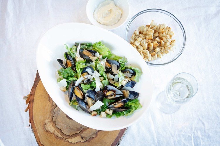 Caeser šalát s mušľami letné recepty rýchly štartér