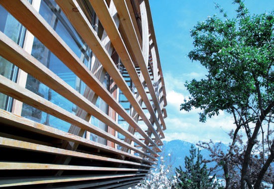 Udržateľný dizajn domu - bočný pohľad Bočný pohľad na dizajn ekologického domu