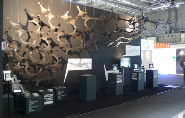 Organický obraz znamená dizajn stánku Fluid Solids Karrer Milano-Design Week 2013