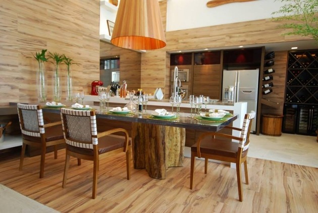 Udržateľný nábytok z prírodného dreva Jedálenský stôl Tora Brasil, sklenená doska, drevená podnož