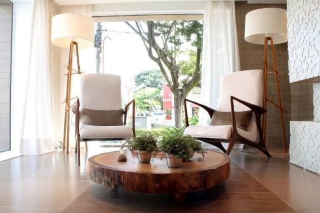 konferenčný stolík okrúhly masívny prírodný tvar nízky