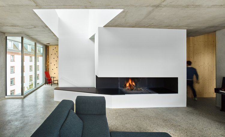 udržateľná budova malý priestor súkromný dom krb obývačka minimalistická