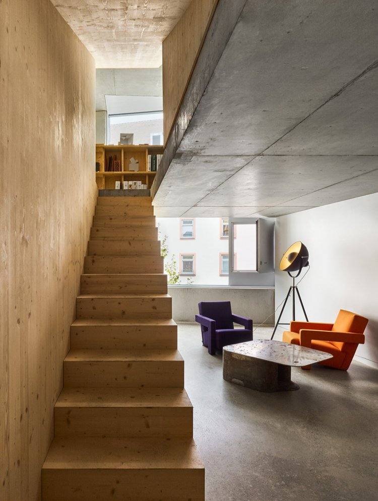 udržateľná budova malý priestor súkromný dom rodina betónové drevené schody