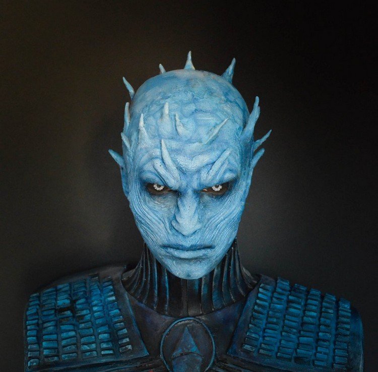 nočný kráľ-make-up-halloween-modrá-farba-kontaktné šošovky