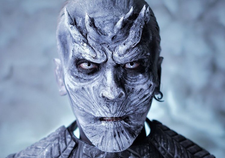 nočný kráľ-make-up-halloween-tipy-rohy-farby