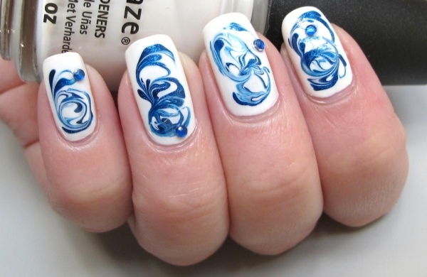 Urobte si svoj vlastný návod na zdobenie nechtov z mramorového laku mramor-lak-nechty-umenie-moderné-nápady-imitácia-návod