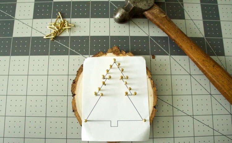 sláčikové umenie vianočné drotárstvo si vlastnoručne vyrobené nitkové výtvarné šablóny nite obrázky klince kladivo hrany zdôrazniť