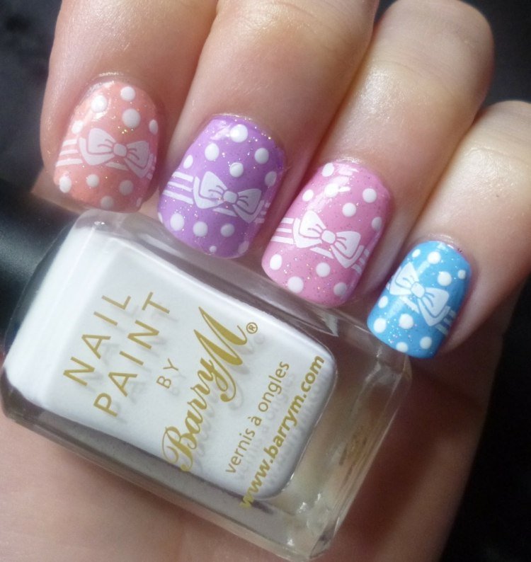 Nechtový dizajn s nálepkou - mašličky a bodky Nápady na dizajn nechtov-mašle-motívy-ružovo-oranžové