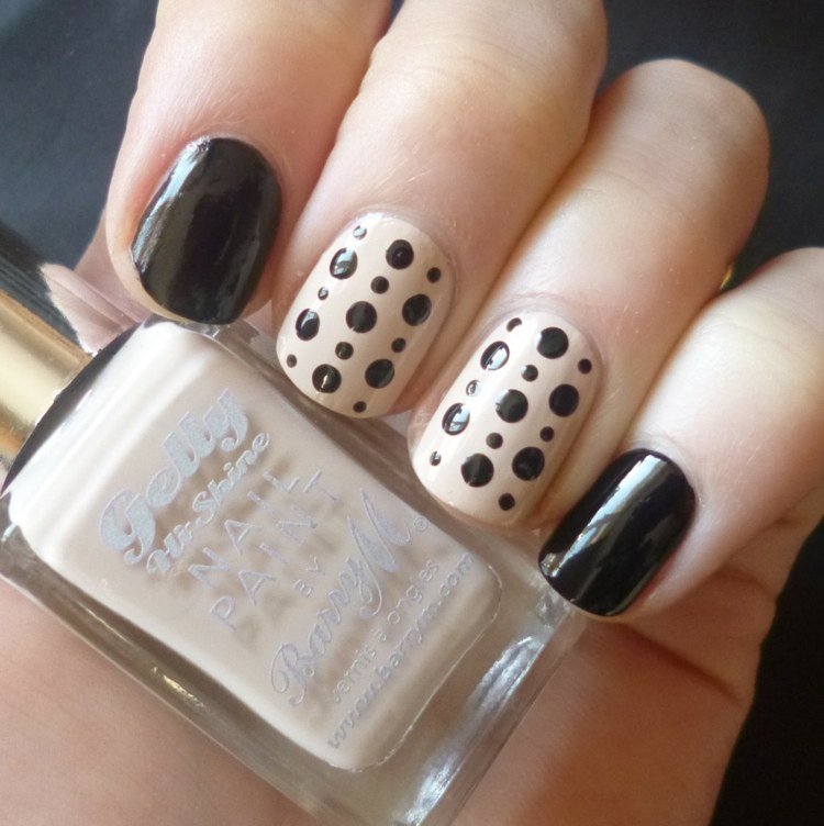 Nakreslite si svoj vlastný dizajn nechtov pomocou bodiek Nápady na dizajn nechtov béžové čierne bodky