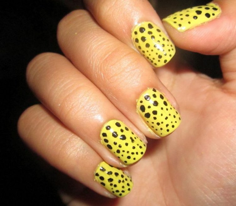 nechtový dizajn-žlté bodky-dizajn-malý-veľký