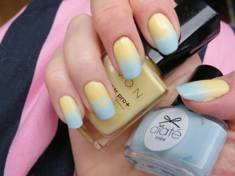 nail-design-žlté-pastelové-tóny-svetlo modrá-ombre-efekt-francúzsky