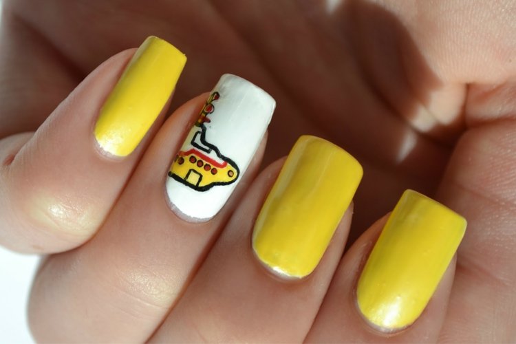nail-design-yellow-submarine-idea-beatles-music-theme