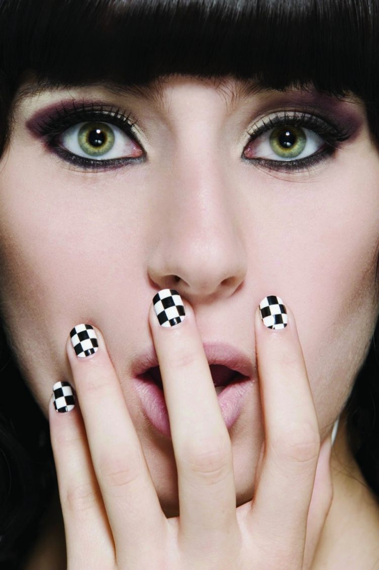 Nechtový dizajn v šachovnicovom vzore čiernobielych nápadov