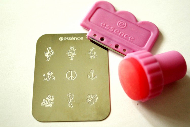 Sada pečiatok na nechty - šablóna, škrabka a pečiatka Sada pečiatok na nechty-šablóna-frézované-motívy-sťahovák-škrabka-pečiatka