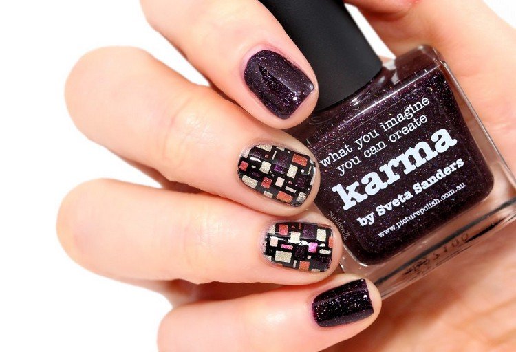 Dizajn nechtov s vlastnoručne vyrobenými obtlačkami pečiatka nechtov-reverzné-pečiatkovanie-profesionálne výsledky-doma