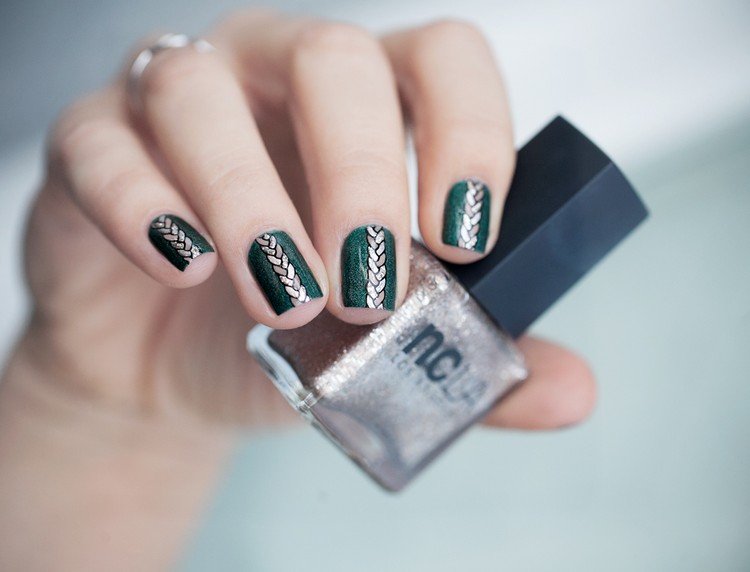 Získajte profesionálne výsledky doma pečiatka na nechty-aplikujte-reverzné pečiatkovanie-krásne-dizajnové nechty-trblietky