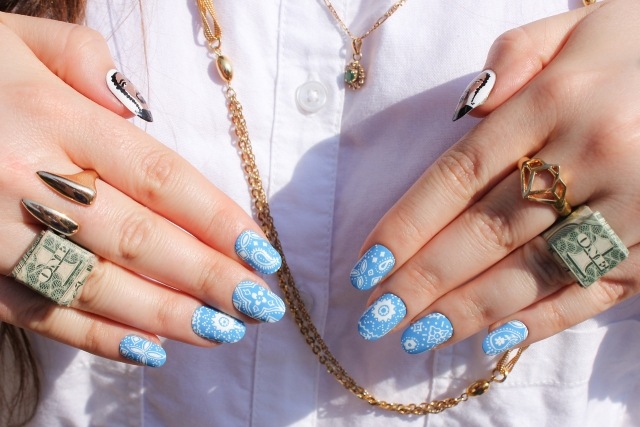 lak na nechty-modro-biela-etno-motívy