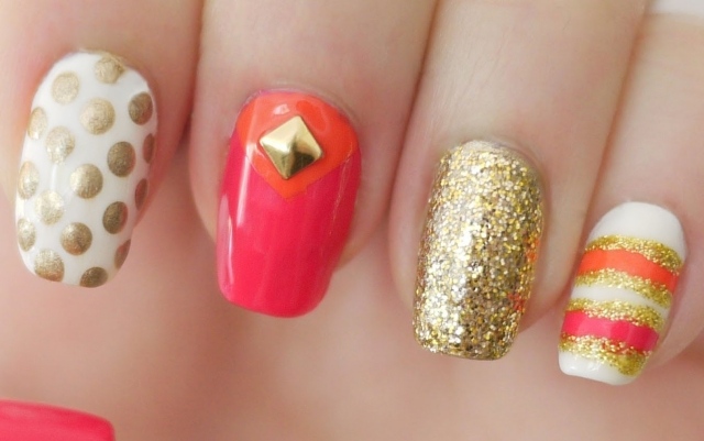 nechtový dizajn-motívy-leto-pruhy-bodky-zlatý-trblietky