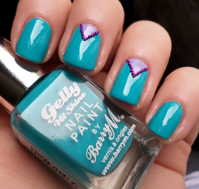 motívy dizajnu nechtov-leto-modrá-fialová-perly