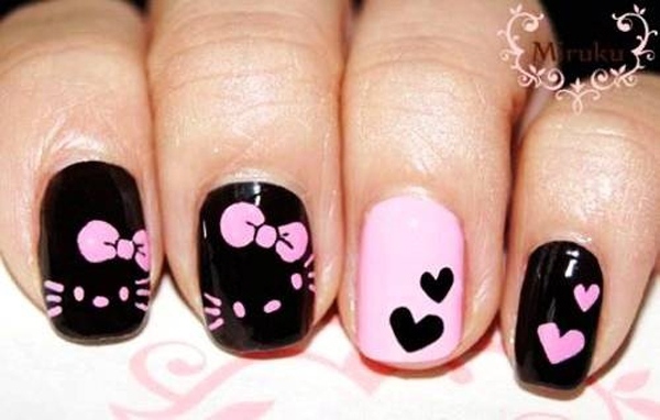 Vytvorte nail art Hello Kitty s malými srdiečkami Nail art-design-nápady-Hello-Kitty-so srdiečkami