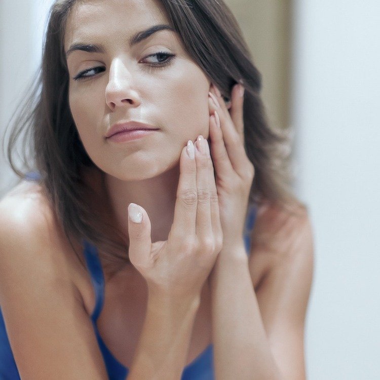 Úspešná starostlivosť o jazvy na tvári a jazvy po akné