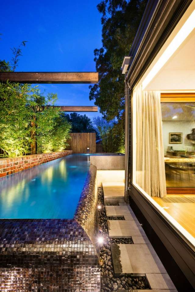 Súmrakový dom so záhradným dizajnovým nábytkom