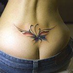 tatuaż motyla - praca w talii dla kobiet