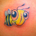 zdjęcie z tatuażem pszczół -4