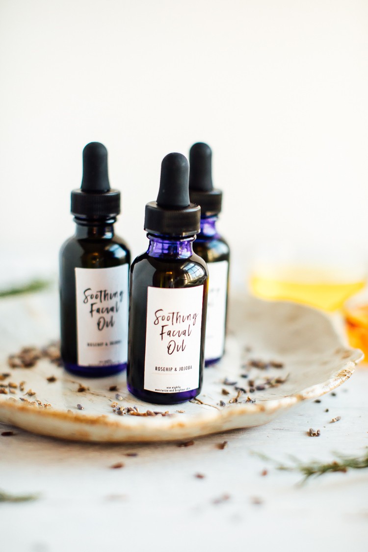 prírodný olej na čistenie tváre bylinný esenciálne výživné odrody tipy