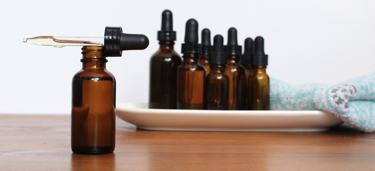 Prírodné čistenie tváre olejom prírodné recepty na čistiaci olej na tvár zmiešané recepty na starostlivosť o pleť