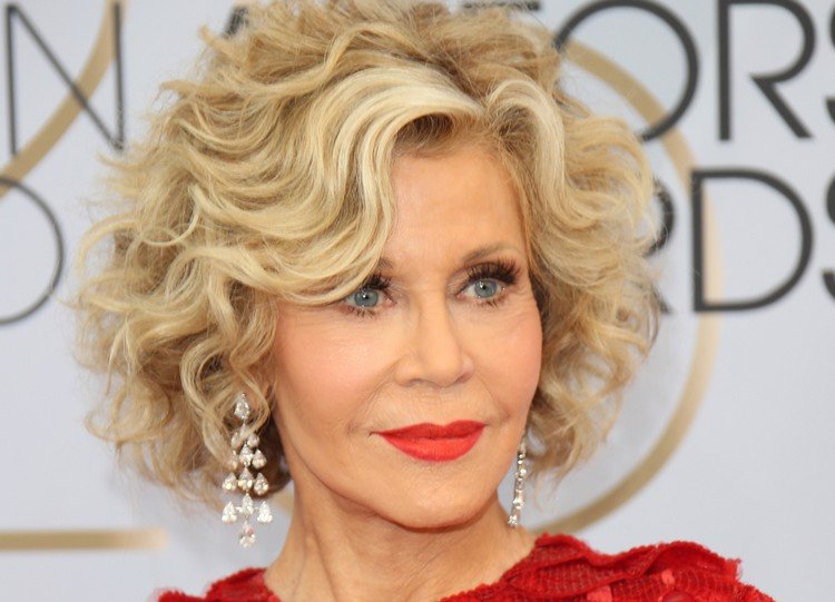 Správne upravte štýl veľkých kučier nad 50 rokov