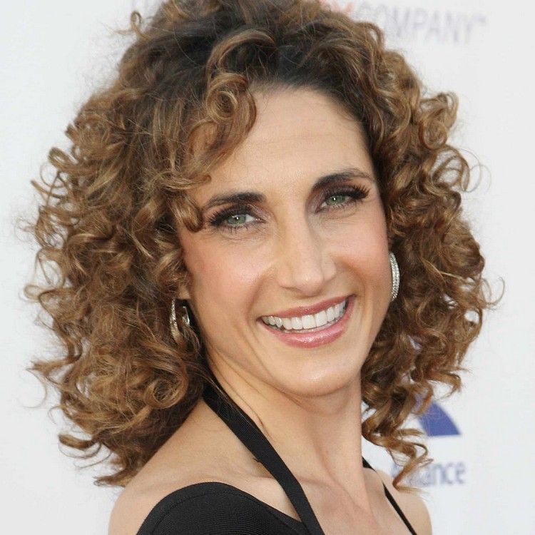 malé prírodné kučery účesy na imitáciu dlhých vlasov