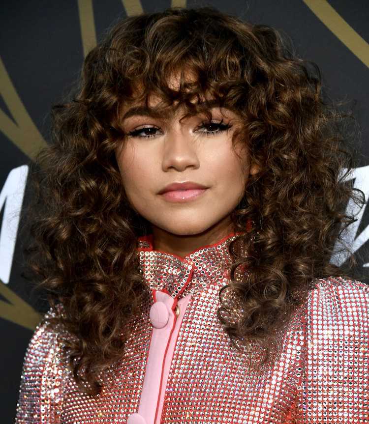 Prírodné kučery s poníkom Zendaya