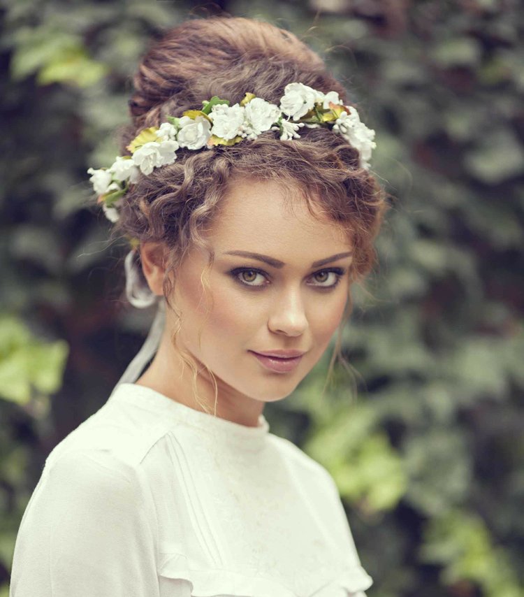 Updo natural curls 2c kvetinový veniec
