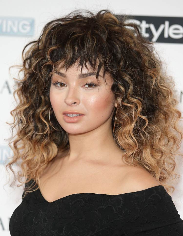 Prírodné kučery balayage pony ella eyre