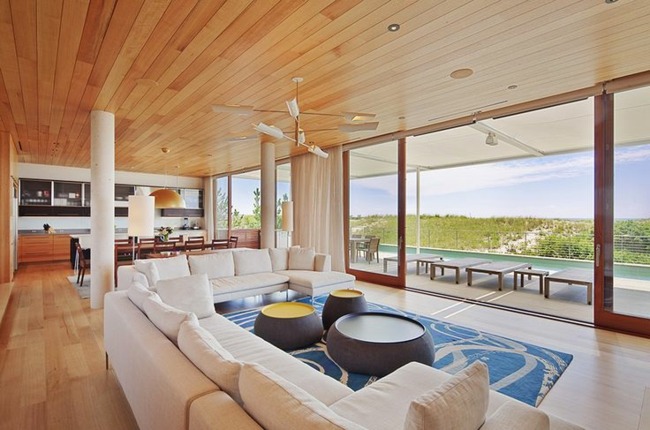 Sedacia súprava so skleneným stropom a čalúneným nábytkom