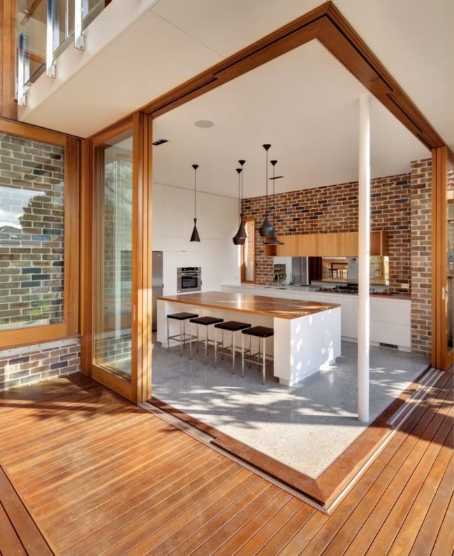 malá kuchyňa zariadená tehlová stena zadná stena kuchyne nastaviť dizajn kuchynskej linky z tehlovej steny