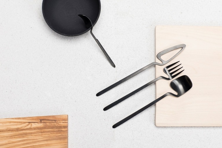 minimalistické nekonvenčné zauzlenia negatívny priestor nendo príbor súbor kostra valerie objekty