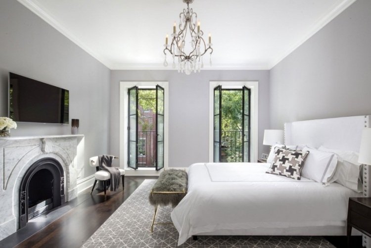 neoklasický interiérový dizajn v spálni-krištáľový luster a krb s mramorovým obkladom neoklasický-interiérový-dizajn-spálňa-luster-krb-mramorový obklad