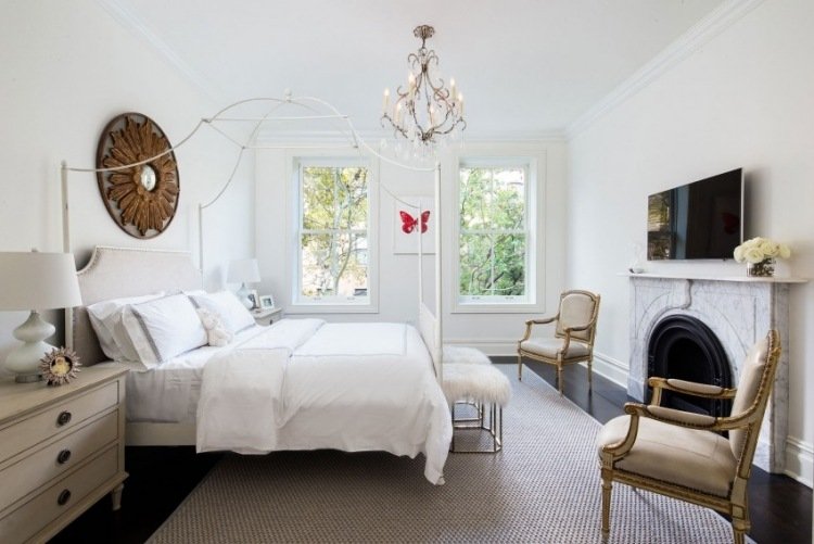 Biela spálňa s romantickou posteľou s baldachýnom - štýlová dekorácia Interiér-dizajn-spálňa-biela-posteľ s baldachýnom-honosne-zrekonštruovaný-penthouse-NYC