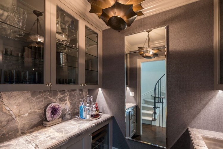 Interiérový dizajn podkrovného bytu v New Yorku, používané ušľachtilé materiály Interiérový dizajn-Penthouse-byt-460-západ-22.-ulica-Chelsea-mramor-stena-krycia