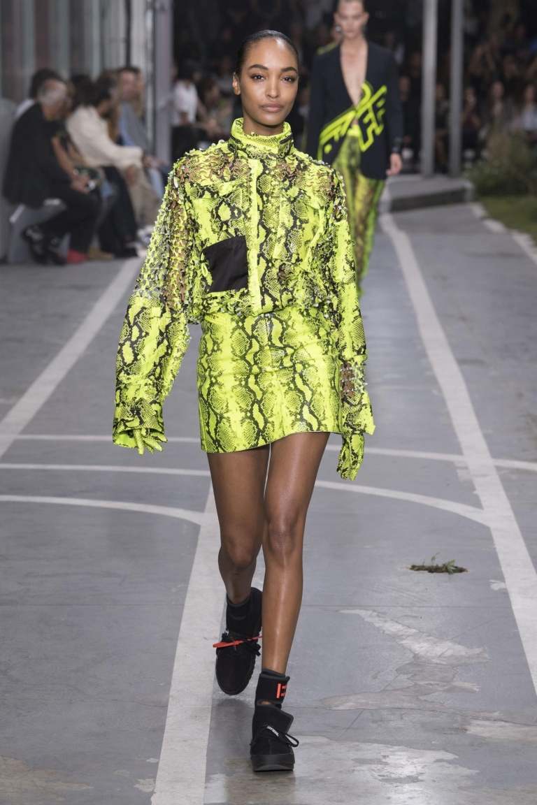 Neónové farby, hadí vzor, ​​kožená sukňová košeľa, blúzka, módne trendy v lete 2019