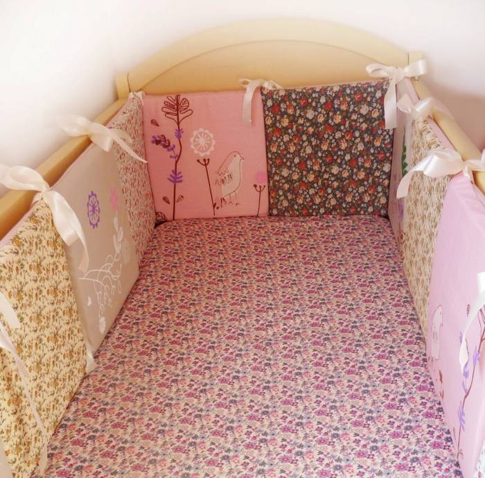 s mnohými figúrkami a motívmi